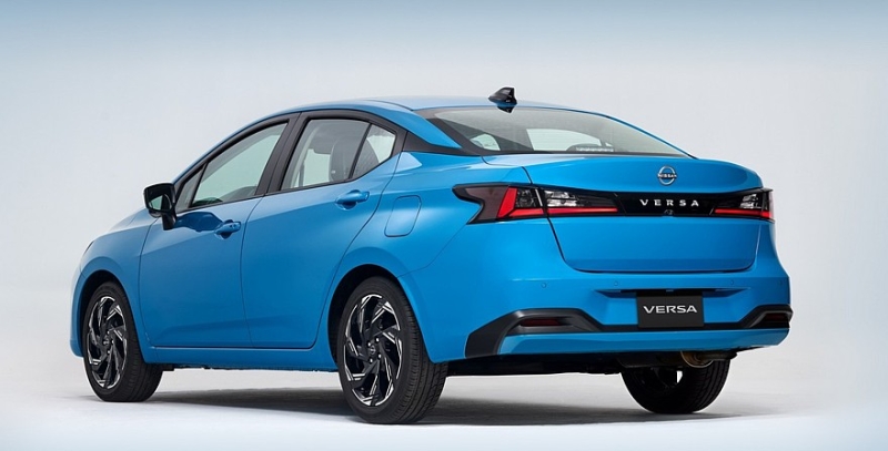 Бюджетный седан Nissan Versa, он же Almera и Sunny: новый имидж и старый мотор
