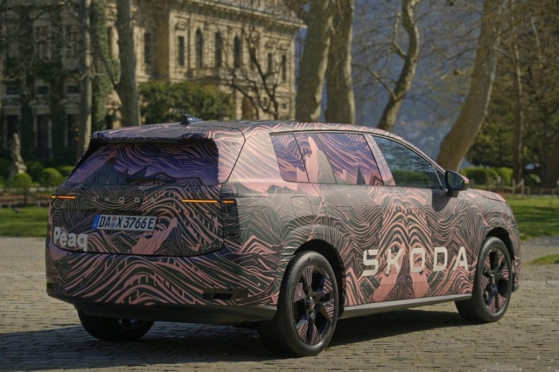 Флагманский кроссовер Skoda Peaq: новые официальные фото и характеристики