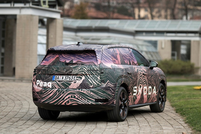Флагманский кроссовер Skoda Peaq: новые официальные фото и характеристики