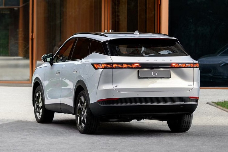 Кроссовер Omoda C7, доступный и в России, стал Chery Tiggo 7L с измененным дизайном