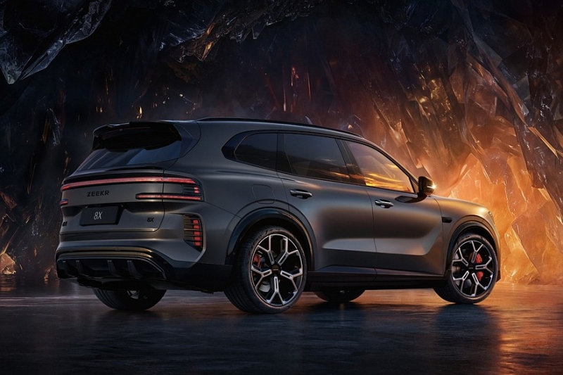 Кроссовер Zeekr 8X начинает карьеру с ажиотажного спроса