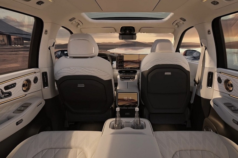 Кроссовер Zeekr 8X показал свой интерьер перед скорым стартом продаж