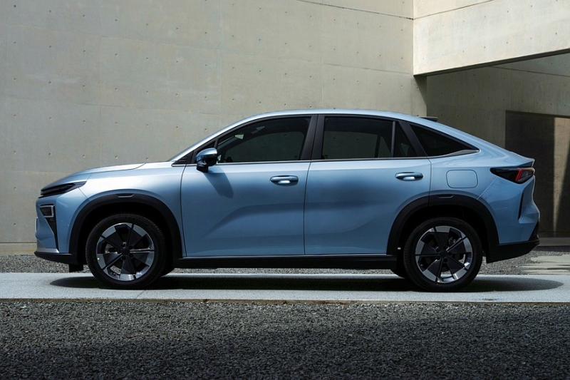 Купеобразный кроссовер Geely Atlas REV выходит на рынок