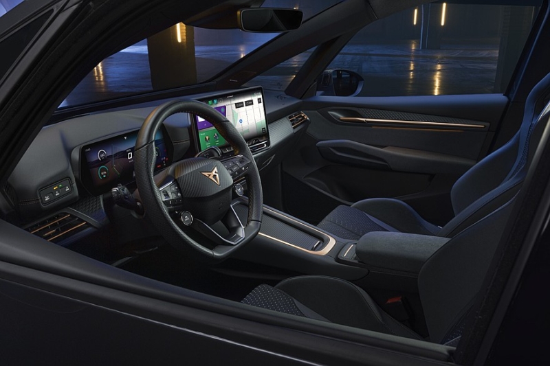 Обновлён хэтчбек Cupra Born: фирменный &laquo;нос&raquo;, физические кнопки на руле, больше запас хода