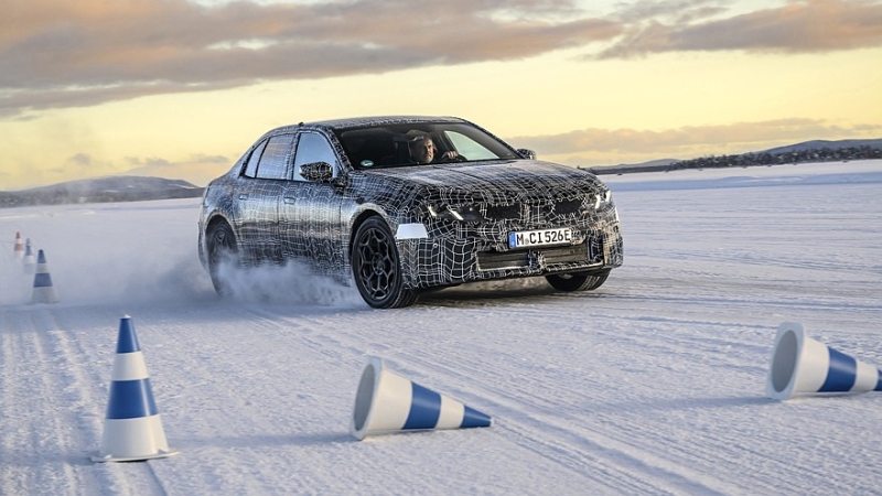 Пополнение в семействе: баварцы раскрыли дату премьеры нового BMW i3