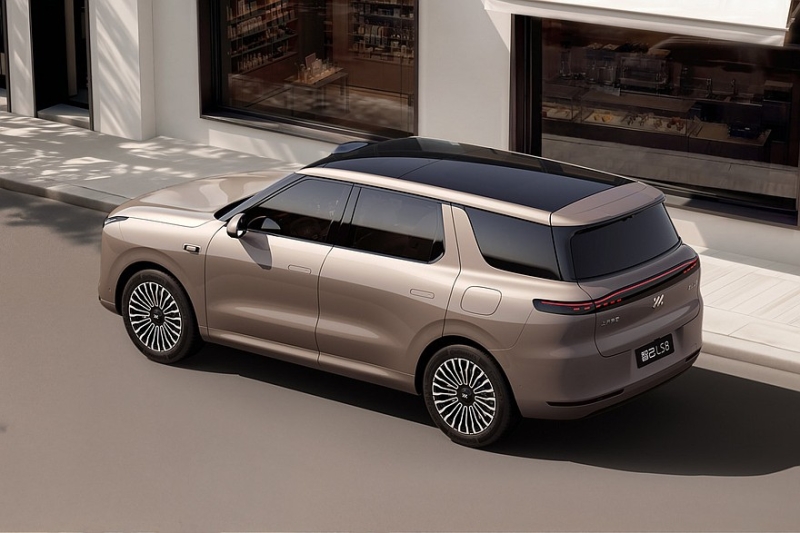 SAIC подхватил моду на &laquo;клонирование&raquo; флагманов: представлен кроссовер IM LS8