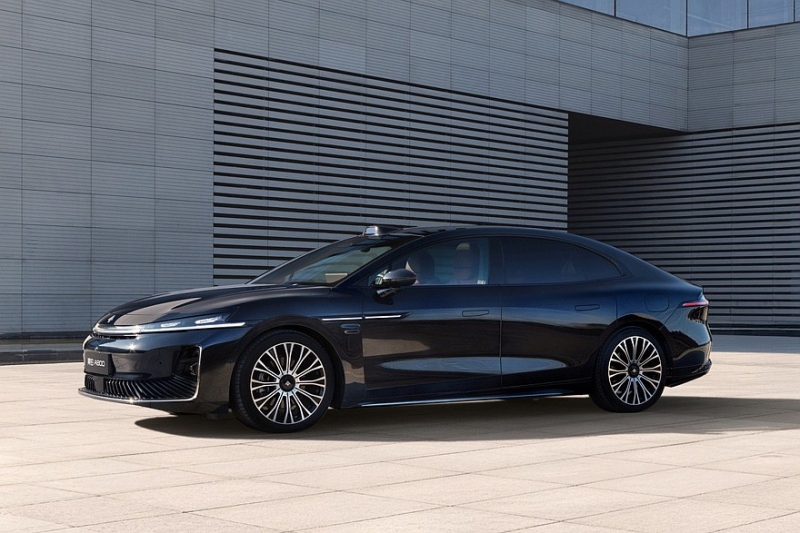 Седан Hyptec A800 от GAC выходит на рынок: необычное решение в салоне, полный привод и скидки