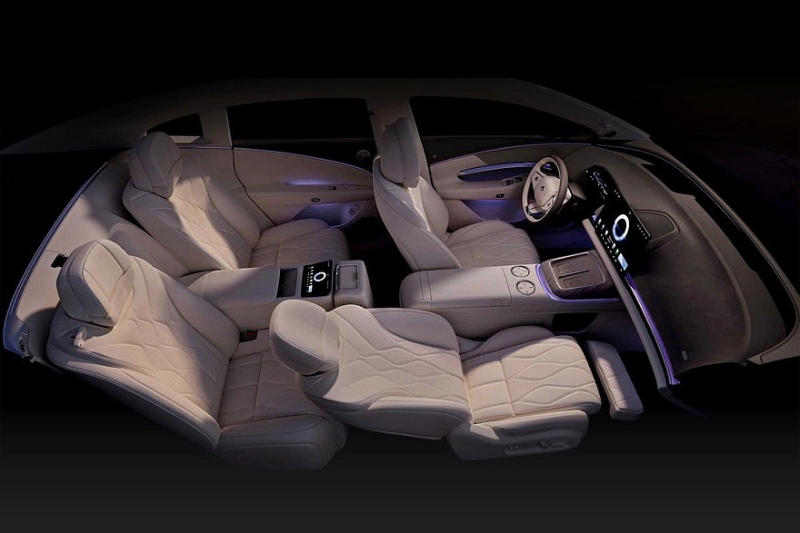 Седан Hyptec A800 от GAC выходит на рынок: необычное решение в салоне, полный привод и скидки