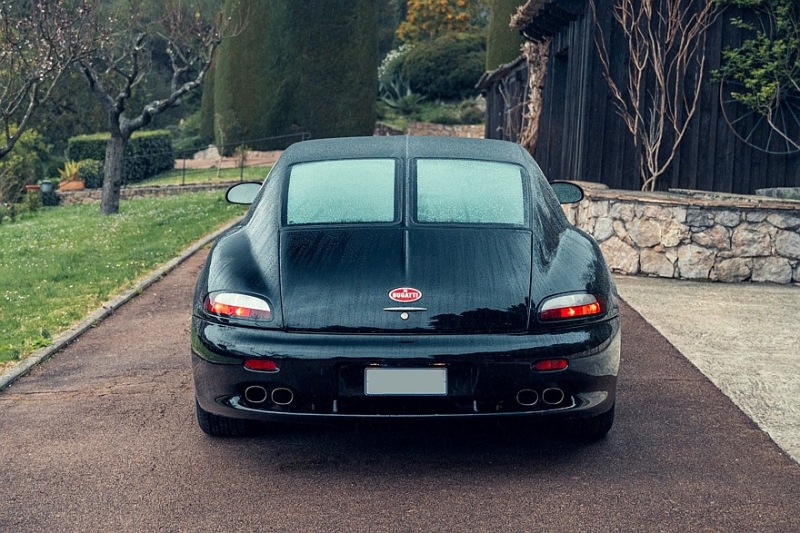 Автолегенда 1990-х: один из трёх выпущенных седанов Bugatti EB112 продадут на аукционе