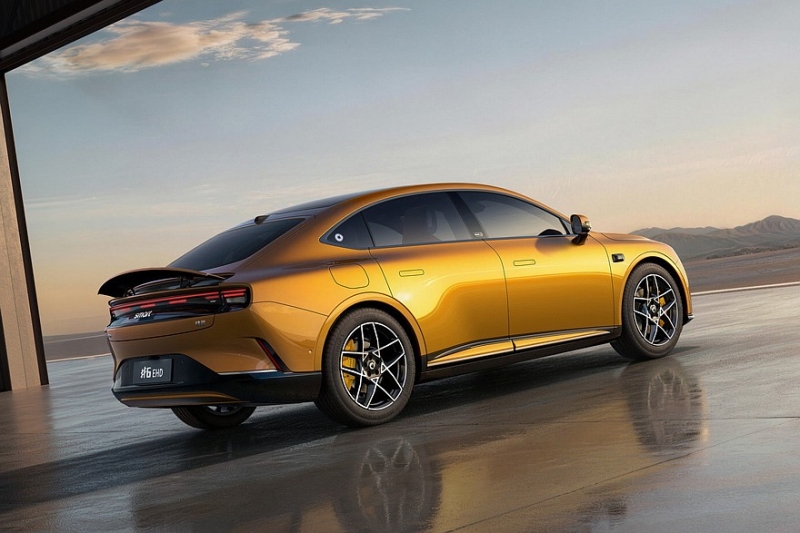 Большой лифтбек smart #6: показан интерьер