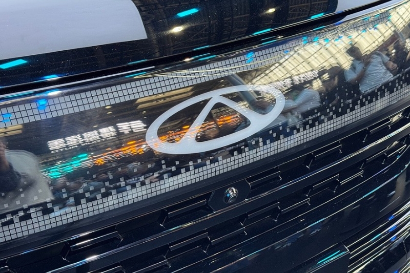 Будущие флагманы Chery: брутальный кроссовер Tiggo X и седан Arrizo X