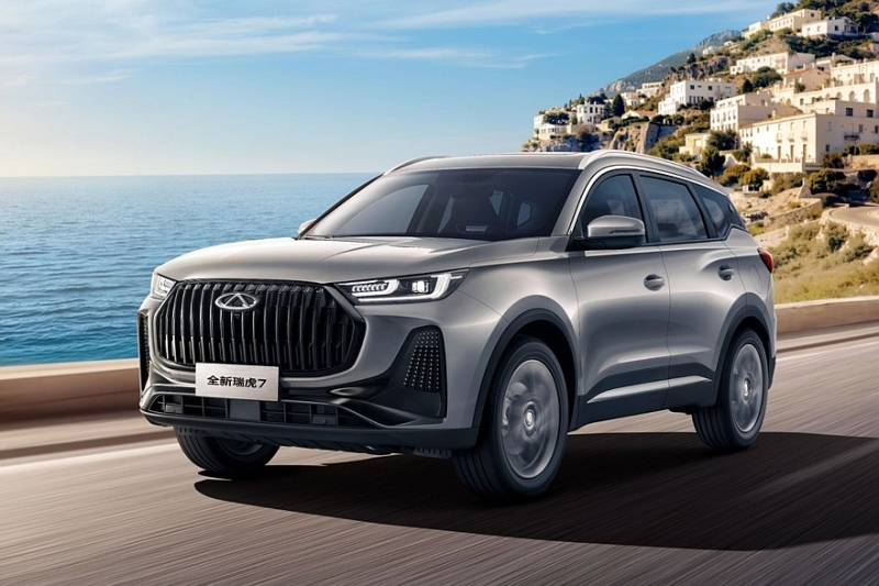 Chery Tiggo 7: рестайлинг самого доступного кроссовера и новая версия на базе Omoda C7