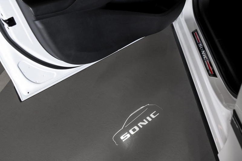 Chevrolet Sonic в виде кроссовера: показан интерьер