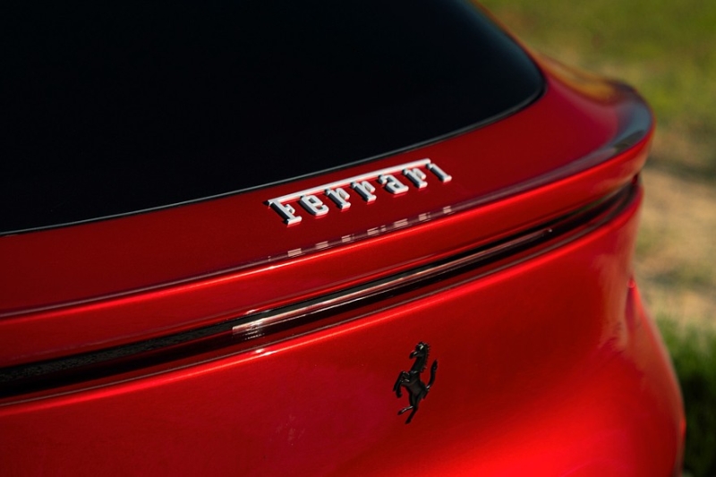 Ferrari Purosangue Handling Speciale: доработанное шасси и более яркий звук V12