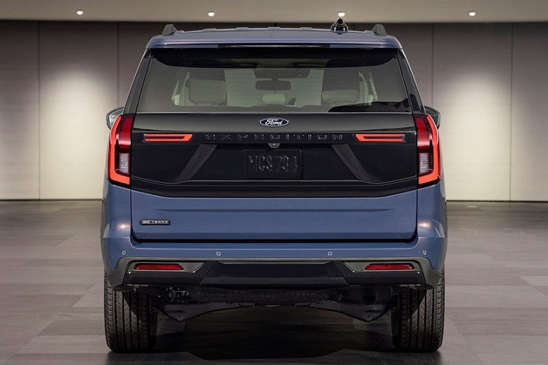 Ford Expedition отмечает 30-летие спецверсией в цвете спорткара Ford Mustang Dark Horse