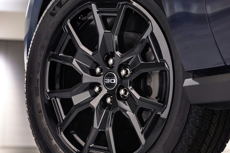 Ford Expedition отмечает 30-летие спецверсией в цвете спорткара Ford Mustang Dark Horse