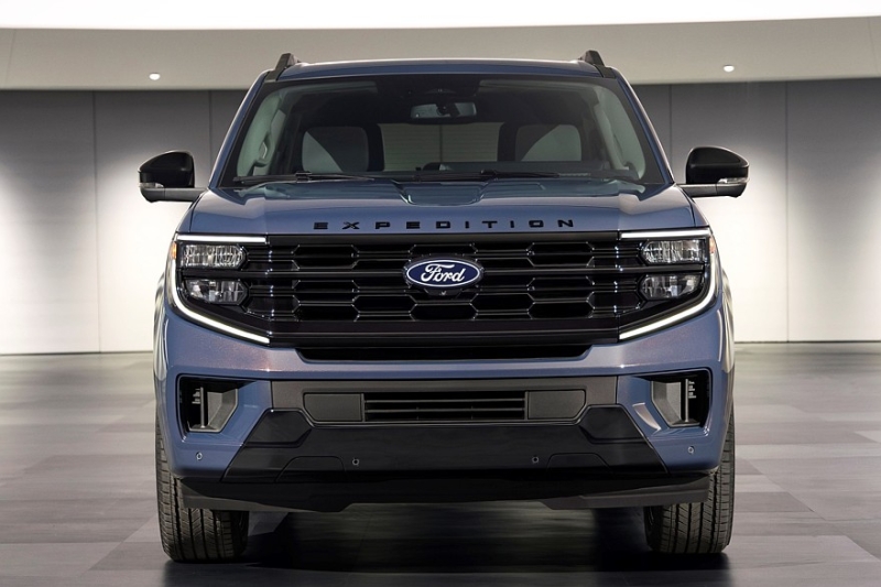 Ford Expedition отмечает 30-летие спецверсией в цвете спорткара Ford Mustang Dark Horse