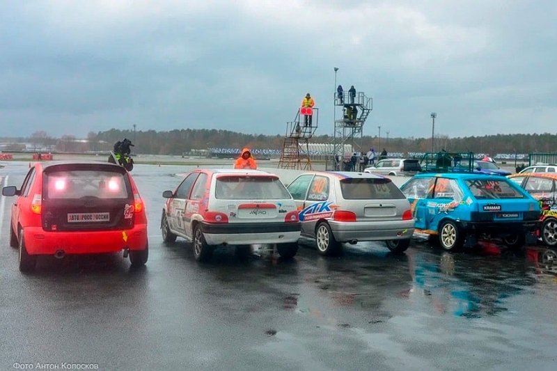 Холод и дождь: в Мячково прошло яркое открытие сезона, несмотря на непростые условия