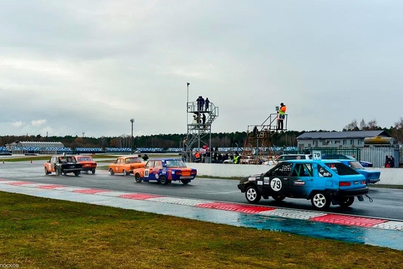 Холод и дождь: в Мячково прошло яркое открытие сезона, несмотря на непростые условия