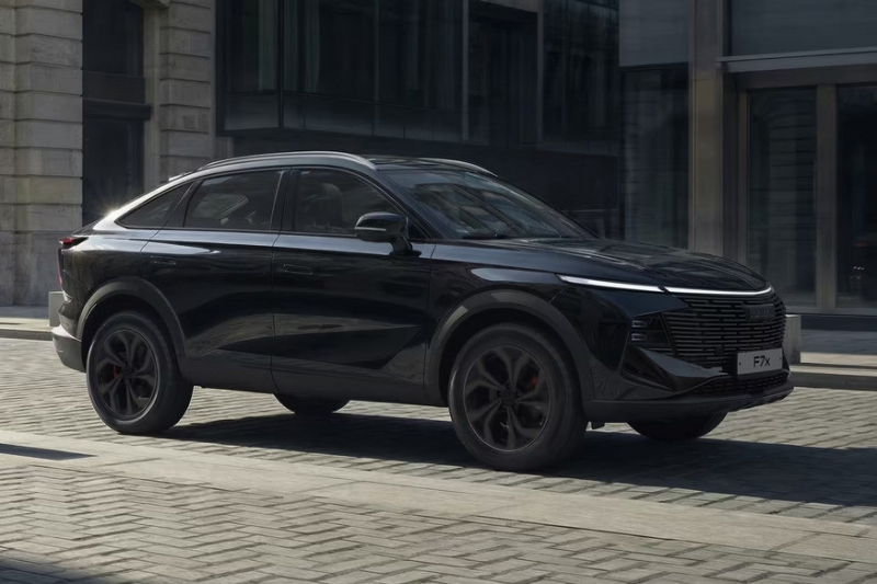 Купеобразный кроссовер Haval F7x обновили в России: комплектации и цены
