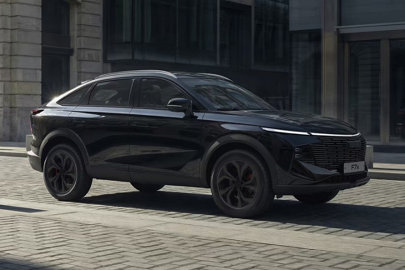 Купеобразный кроссовер Haval F7x обновили в России: комплектации и цены
