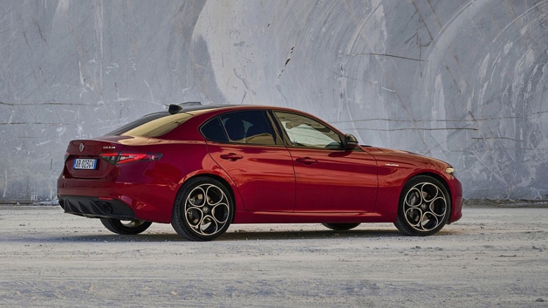 Новые Alfa Romeo Giulia и Stelvio могут получить &laquo;чистый&raquo; ДВС