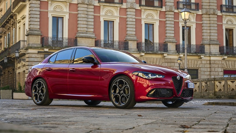 Новые Alfa Romeo Giulia и Stelvio могут получить &laquo;чистый&raquo; ДВС