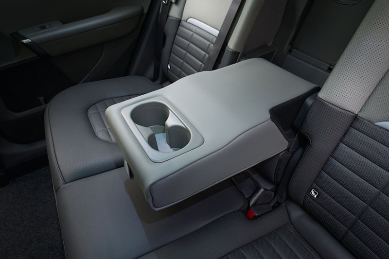 Новый Kia Seltos для Европы: «традиционный» кроссовер и гибрид, оба – с полным приводом