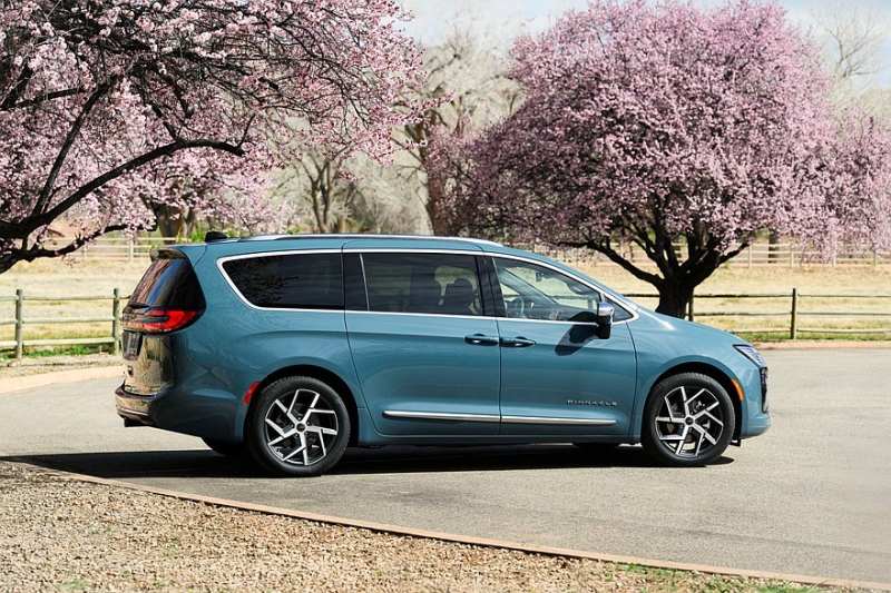 Обновлённый минивэн Chrysler Pacifica предложен с прежним мотором V6