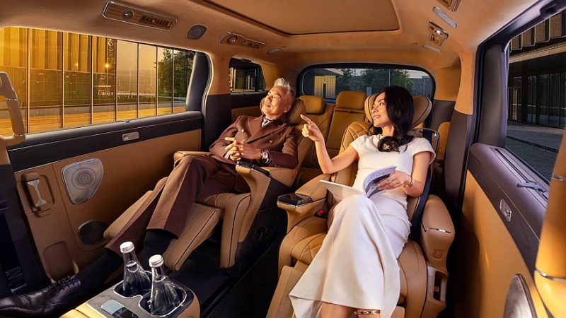 Обновлённый минивэн Denza D9 выходит на рынок: новая техника и до 10 экранов в салоне