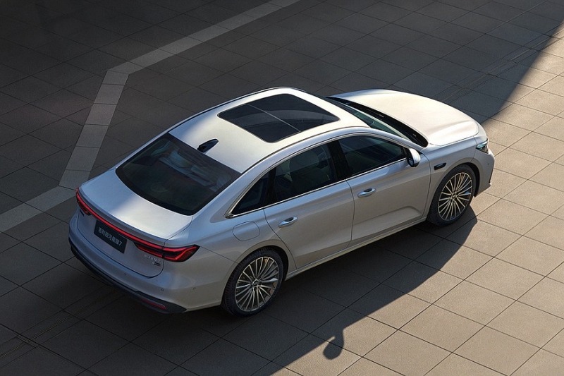 Представлен седан Geely Galaxy Starshine 7: недорого, богато, есть полный привод