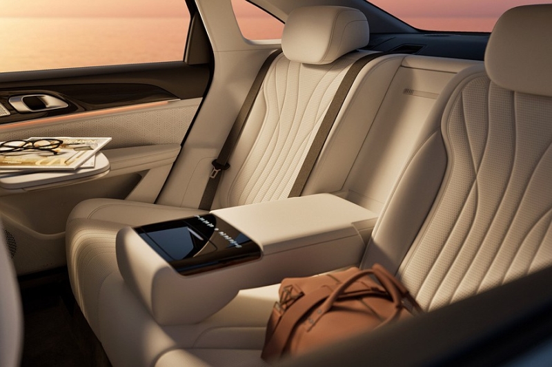 Представлен седан Geely Galaxy Starshine 7: недорого, богато, есть полный привод