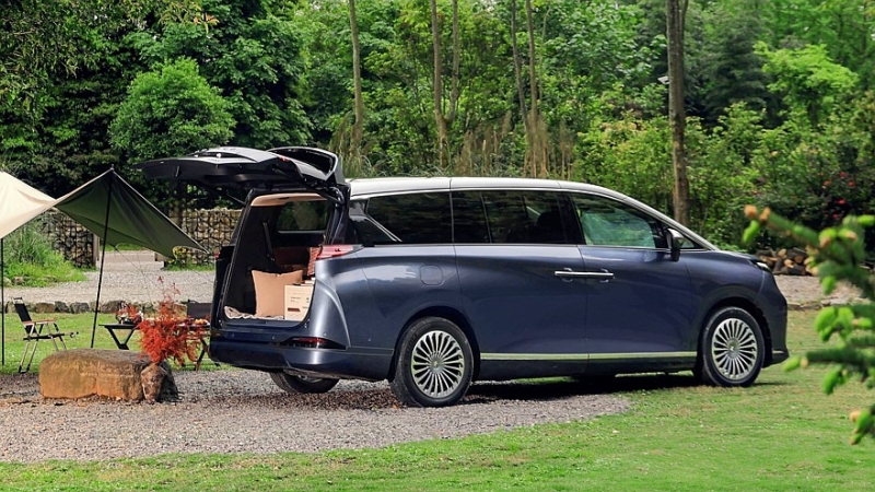 Роскошный, но дешевле конкурентов: минивэн Arcfox Wendao V9 полностью рассекречен