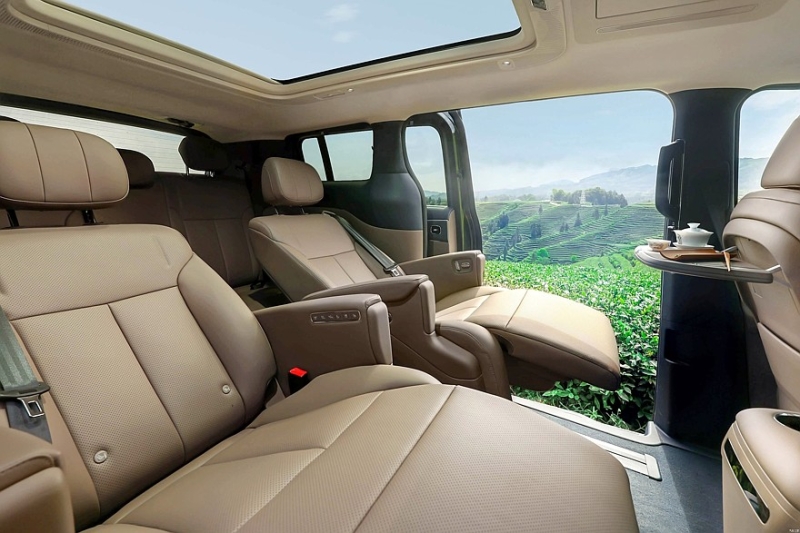 Роскошный, но дешевле конкурентов: минивэн Arcfox Wendao V9 полностью рассекречен