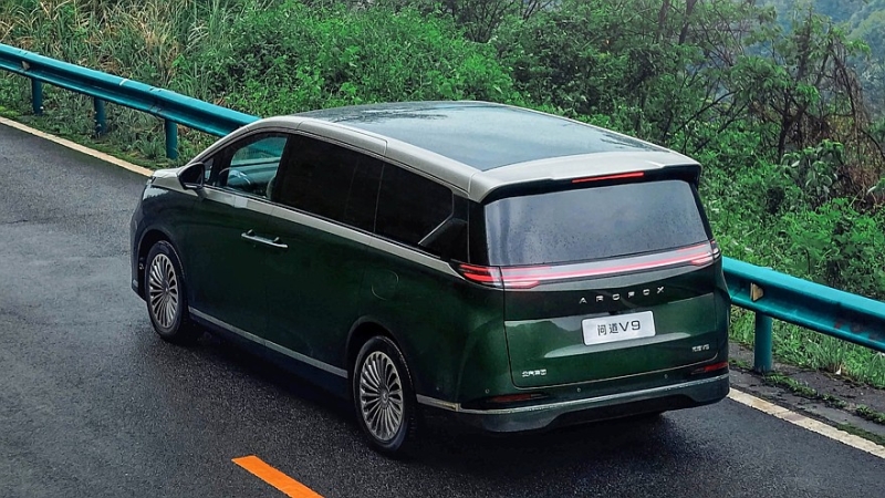 Роскошный, но дешевле конкурентов: минивэн Arcfox Wendao V9 полностью рассекречен