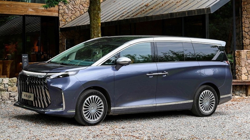 Роскошный, но дешевле конкурентов: минивэн Arcfox Wendao V9 полностью рассекречен