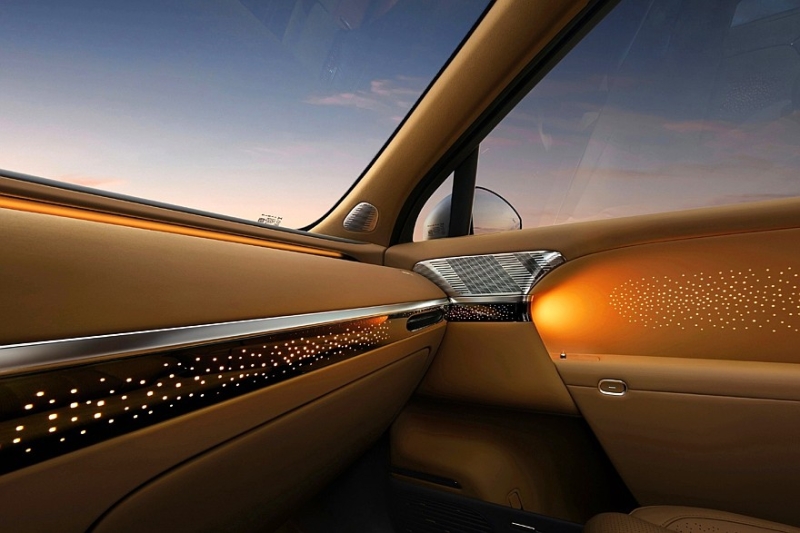 Рывок в премиум: флагманский кроссовер Xpeng GX выходит на рынок с &laquo;полным фаршем&raquo;