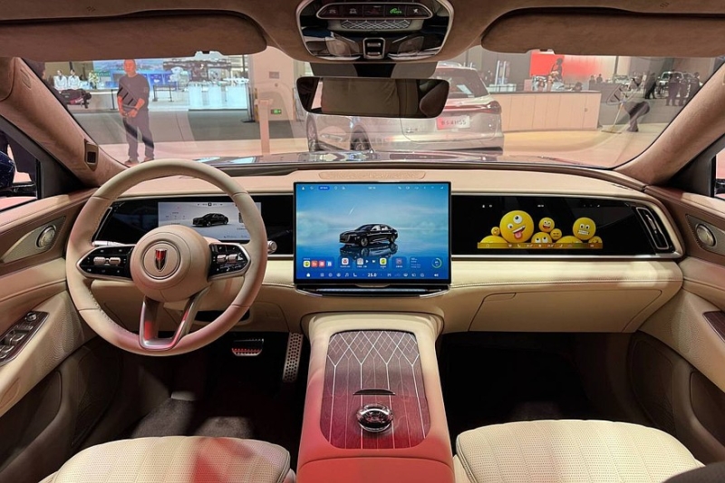 Седаны Hongqi: флагманский H9 с новым салоном и возвращение H7