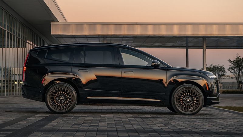 У кроссовера Hyundai Ioniq 9 Calligraphy появилась &laquo;затемнённая&raquo; спецверсия