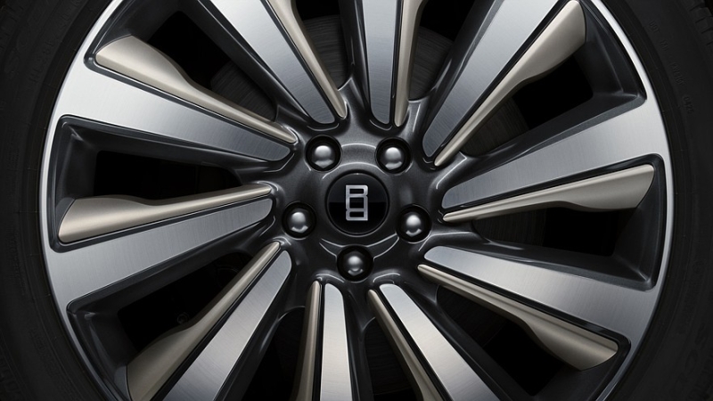 У  внедорожника Range Rover SV появилась эксклюзивная топ-версия Ultra