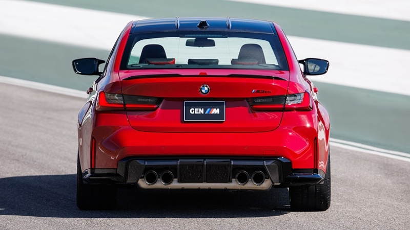 BMW выпустила M3 CS Handschalter с шестиступенчатой механикой и задним приводом