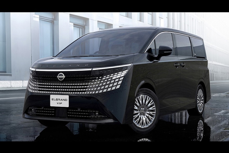 Ещё не поступивший в продажу новый Nissan Elgrand получил несколько особых версий