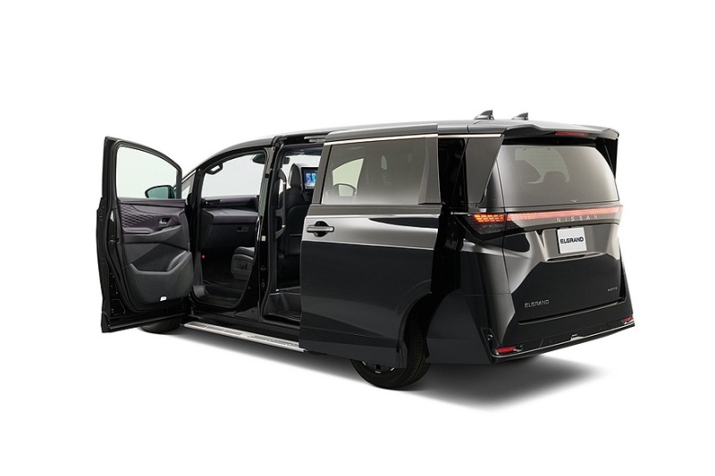 Ещё не поступивший в продажу новый Nissan Elgrand получил несколько особых версий