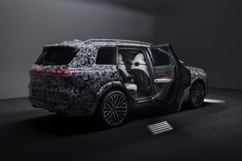 Флагманский кроссовер Audi Q9 готовится к скорой премьере: рассекречен салон