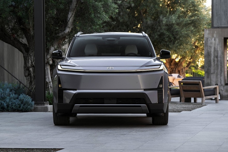 Lexus анонсировал большой кроссовер &ndash; премьера совсем скоро