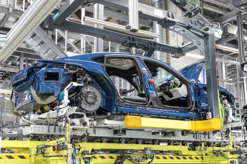 Porsche приостанавливает производство семейства Taycan из-за низкого спроса