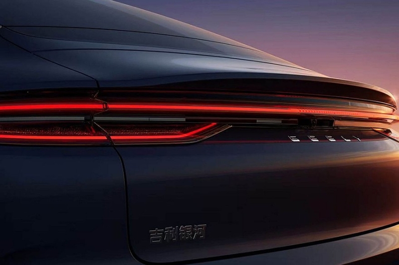 Эффектный седан Geely Galaxy TT показался на новых официальных фото