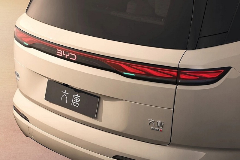 Флагманский кроссовер BYD Datang: богатое оснащение, полный привод и привлекательные цены