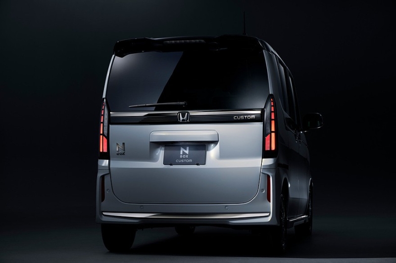 Honda N-Box: больше агрессии для молодёжного Custom, почерневший «кроссовер» и кое-что ещё