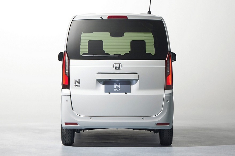 Honda N-Box: больше агрессии для молодёжного Custom, почерневший «кроссовер» и кое-что ещё